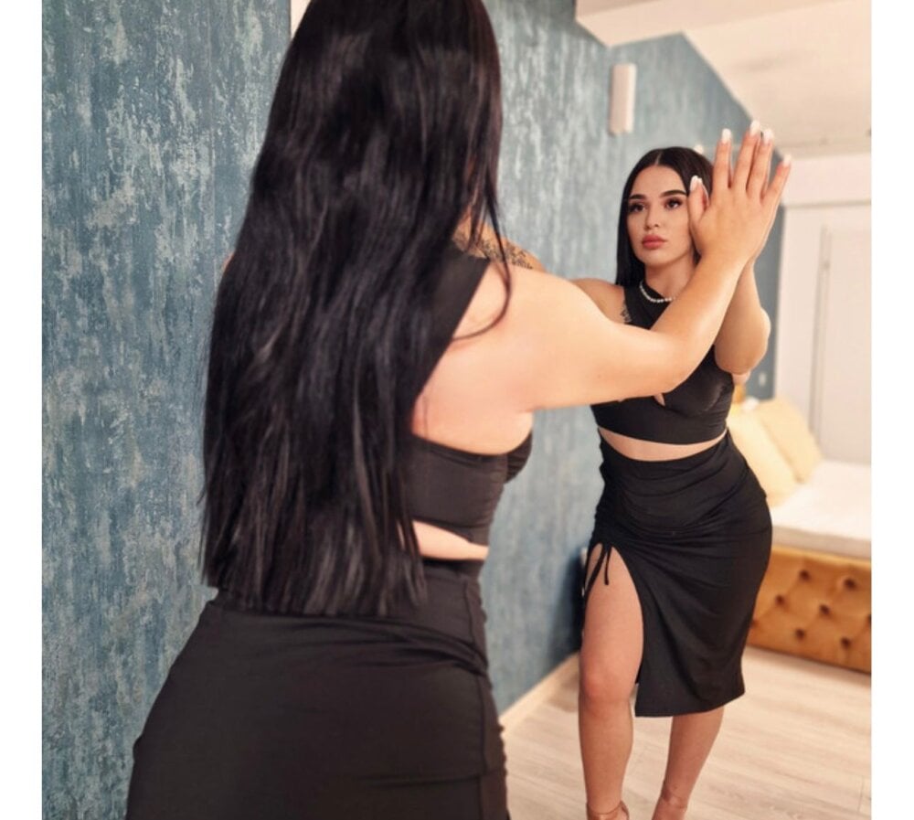 pornsexycams.com harperemima livesex profile in white cams