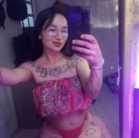 Juana_Sweet_01's Offline Chat Room