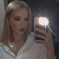 Sophie_charming's Offline Chat Room