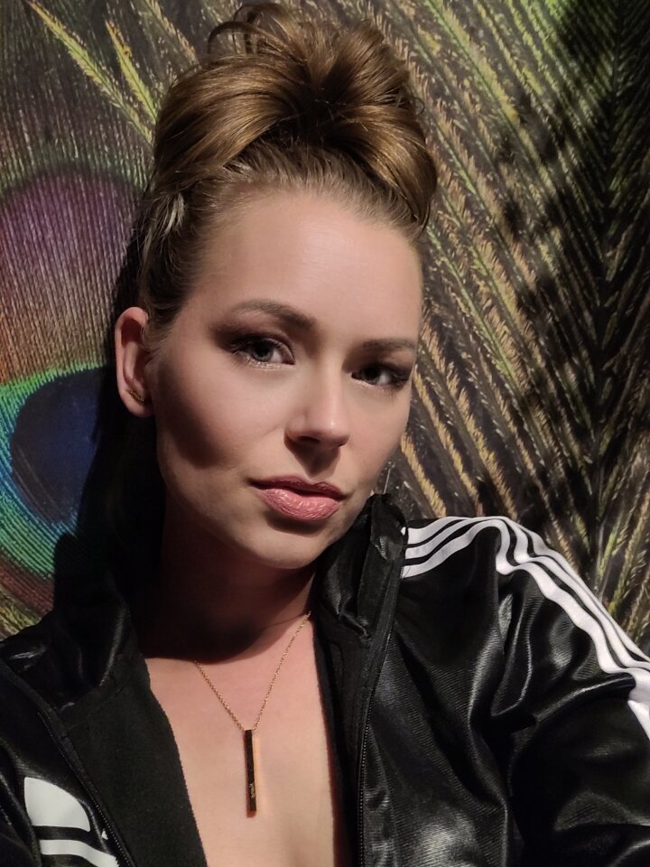 Charley-ann 🏐 live nude webcam