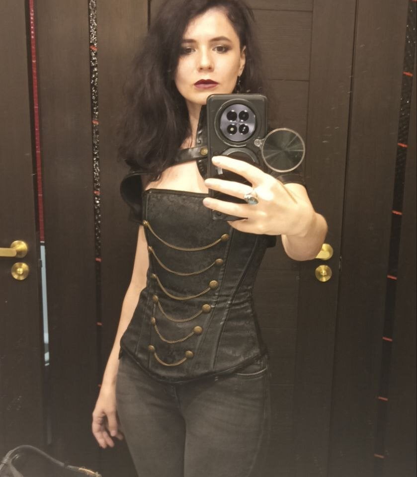 livesex.fan kirabradshow livesex profile in in-the-enchanted-garden cams