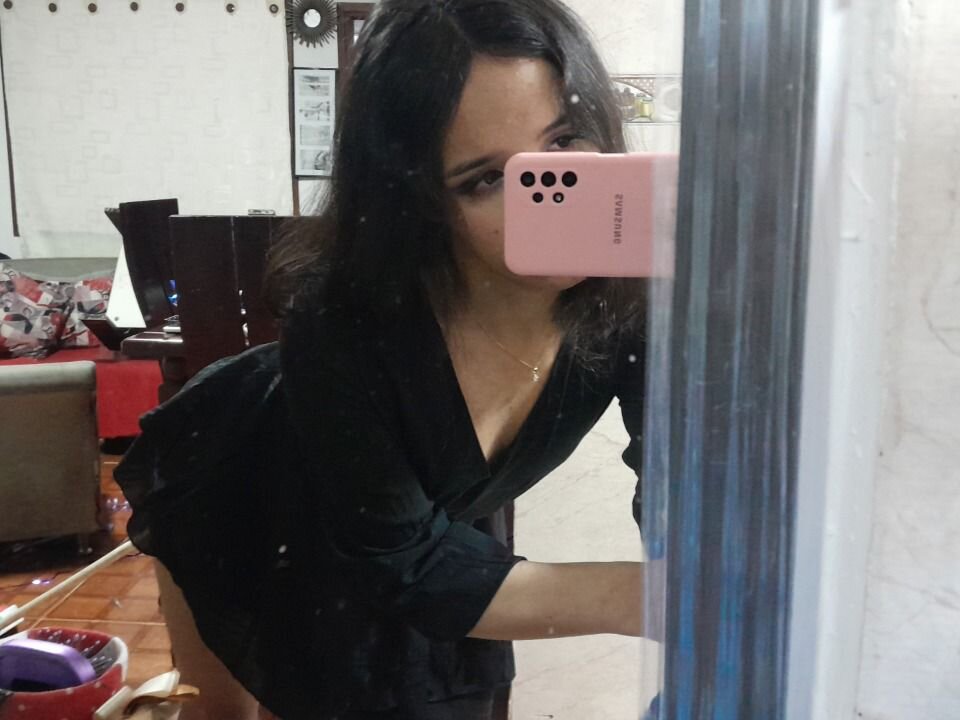celeste_ee's Offline XXX Chat
