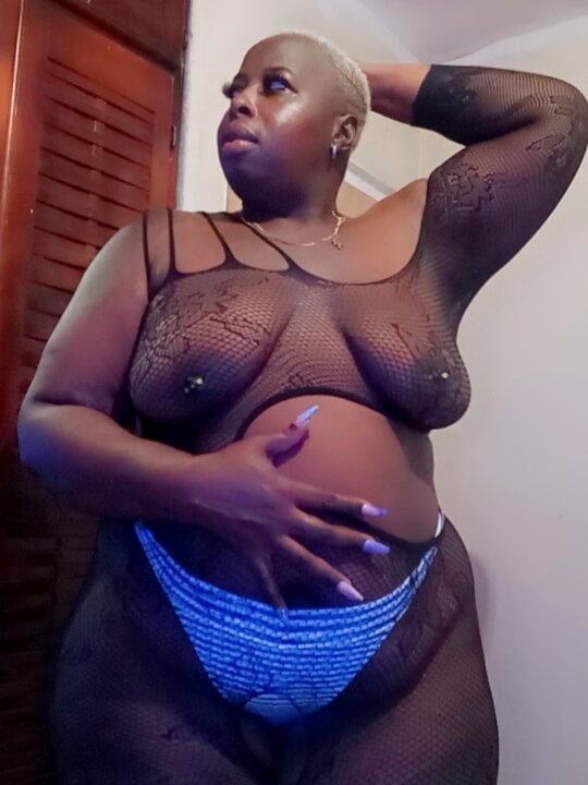 Live sex webcam photo for Biggbodyenzz #289410853