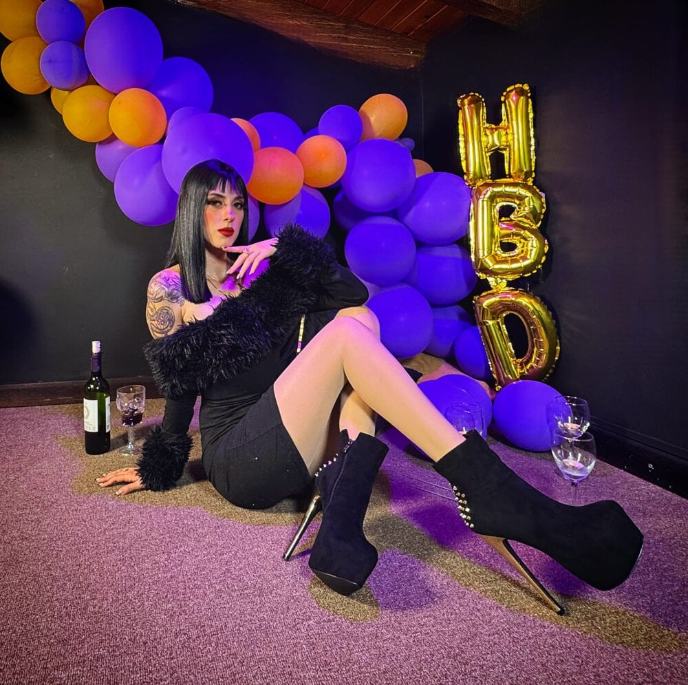 Live sex webcam photo for ameliachadburn #290434642