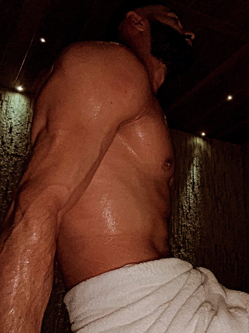 NYC_HUNG_MUSCLE's Offline XXX Chat