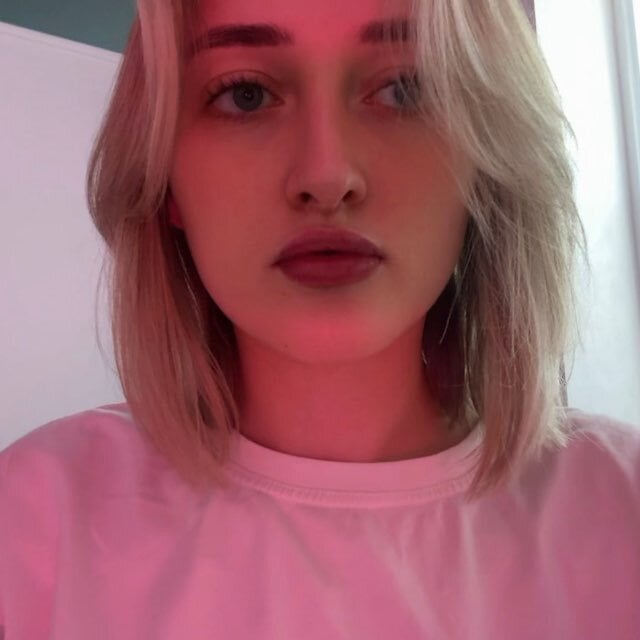 stripchat emily_lyy webcam profile pic via amateursex-livecam.com