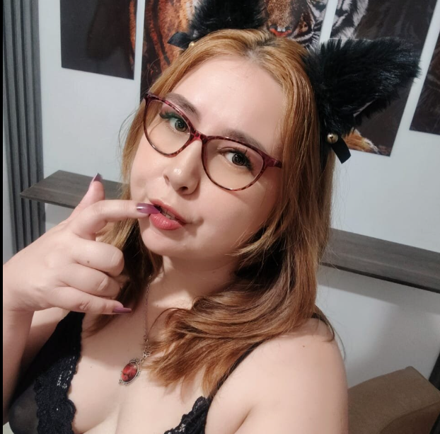 stripchat chloe_prg webcam profile pic via show2cam.com