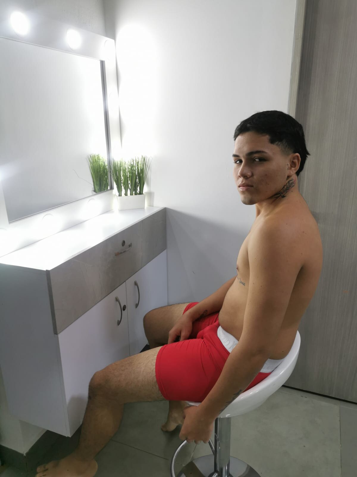 Deimon_hot69