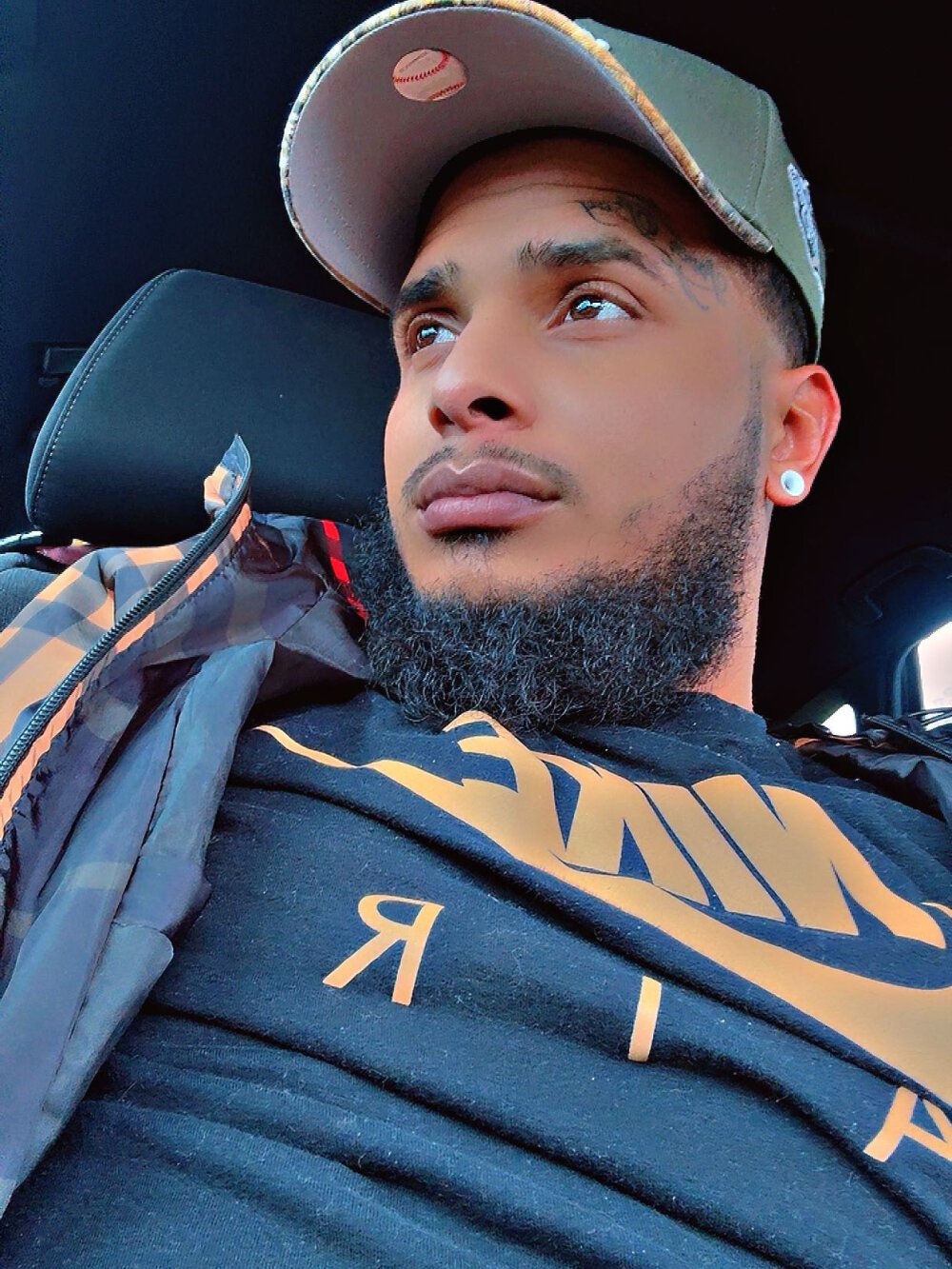 lovebelowyou's most recent online preview