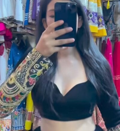 Ruchika-Queen on StripChat
