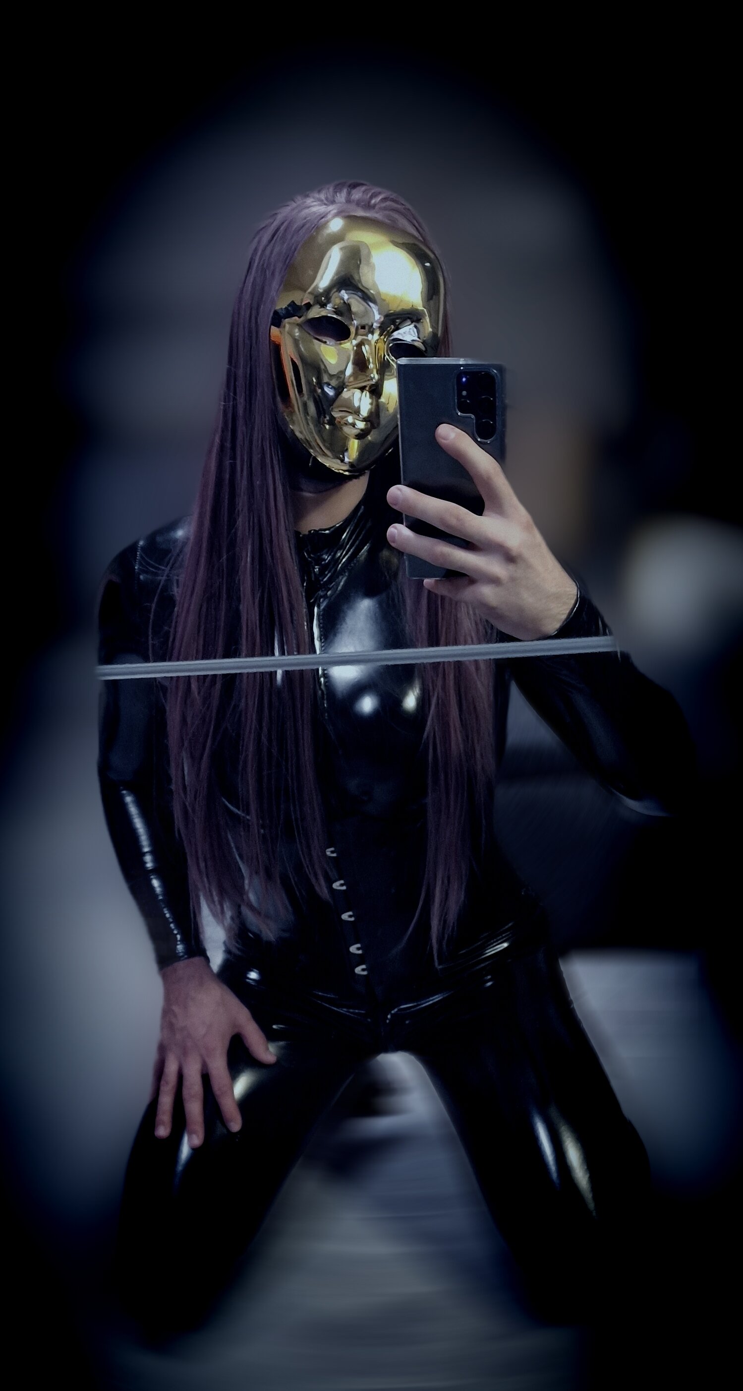 NoraInMask