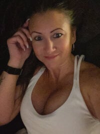 brandeerae's Offline Chat Room