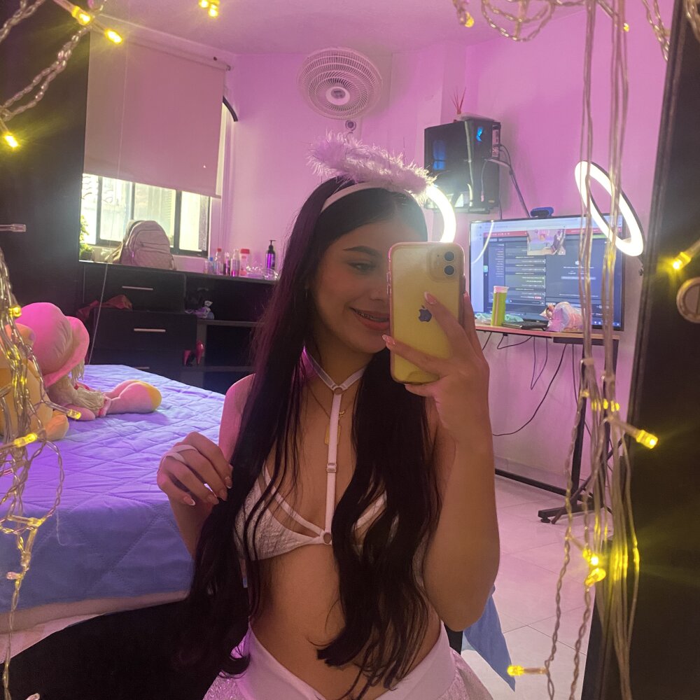 Live sex webcam photo for Yuli_16 #290195660