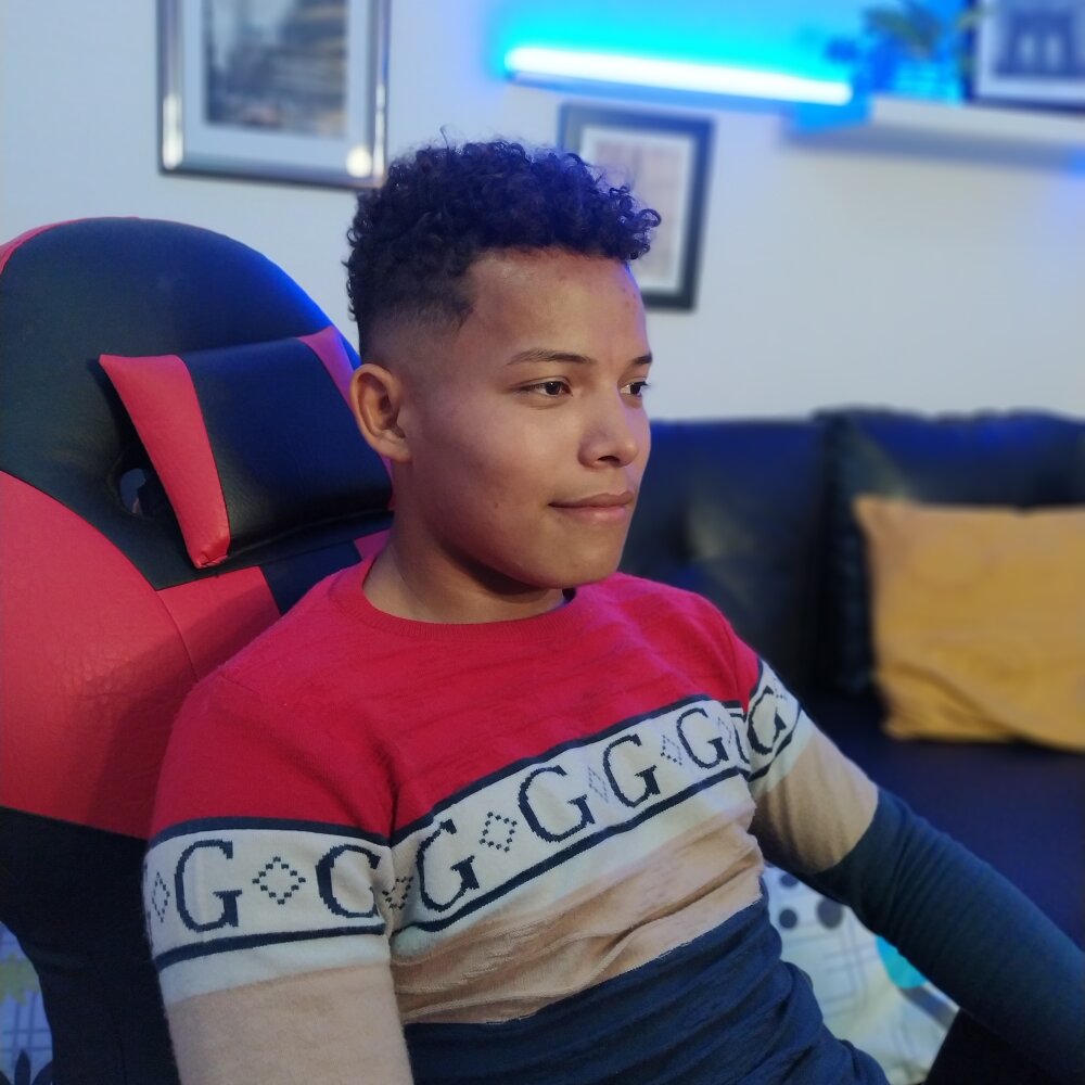 sam_boy02's Offline Chat Room