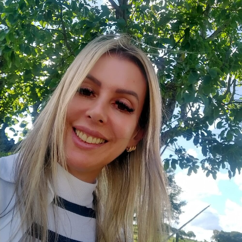Cam girl carolinesampaio
