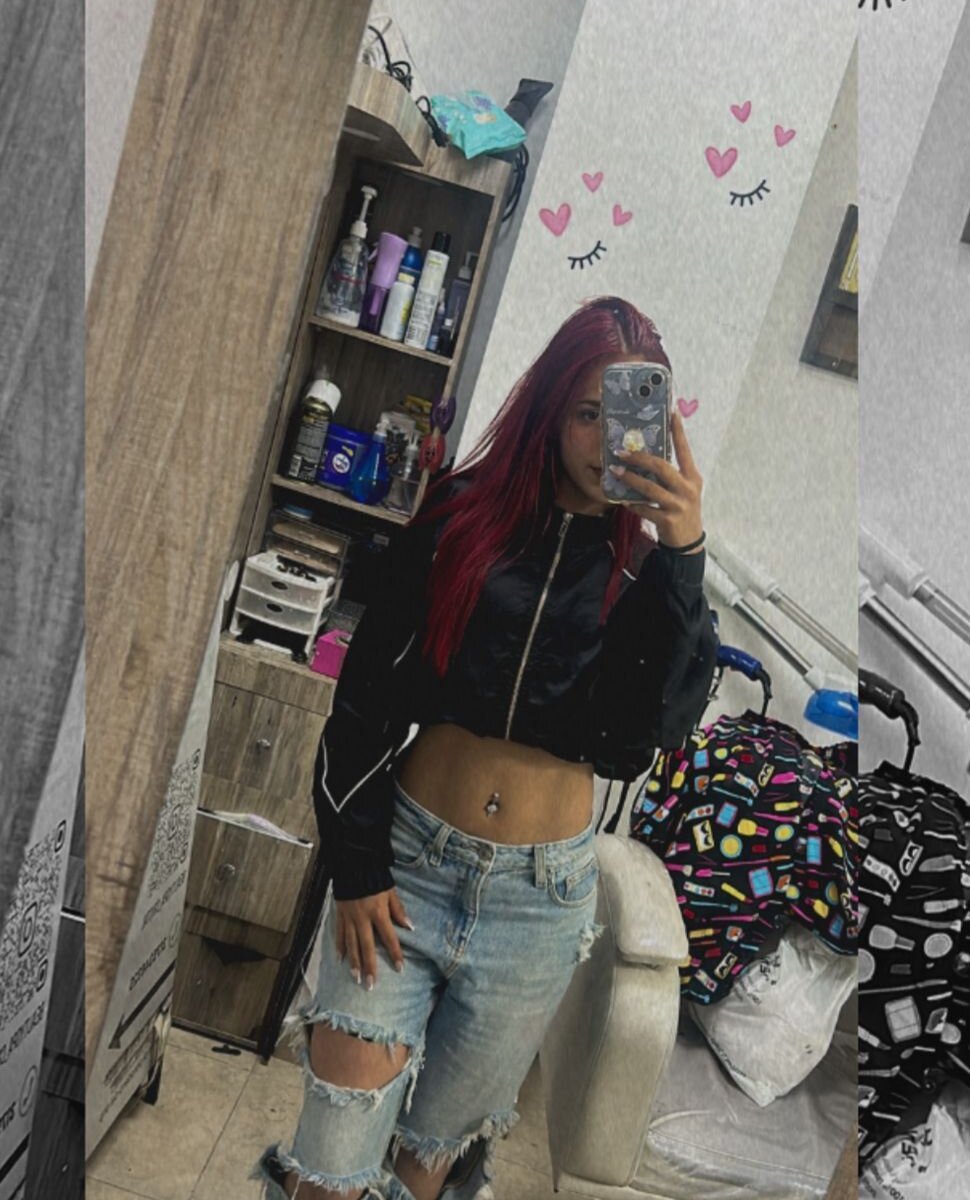 Dafne_t_ live cam model at StripChat