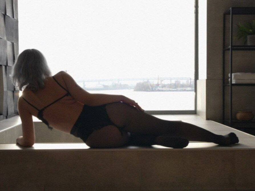 secretsireny's Offline XXX Chat