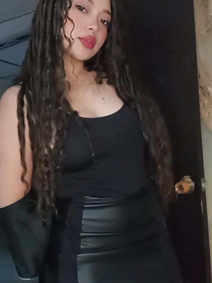 hinata_sweet webcam profile - German