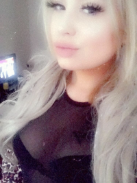 Blossombow69's Offline Chat Room