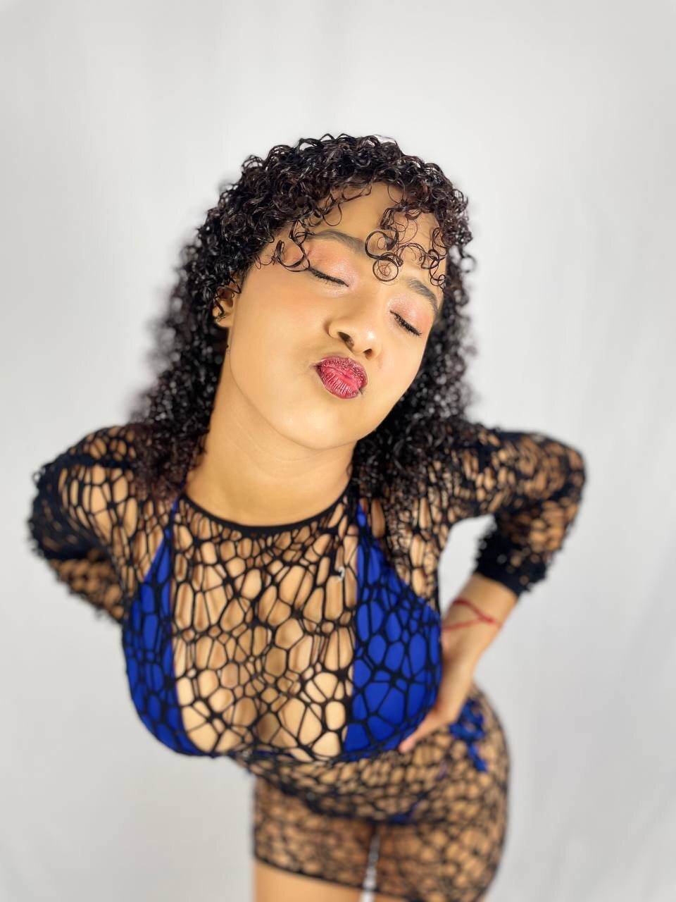 Aura_teen_hot