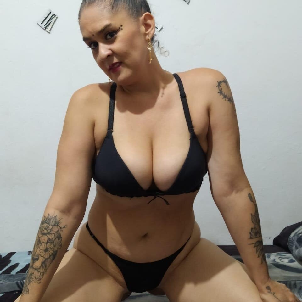 lucecita_horny profile
