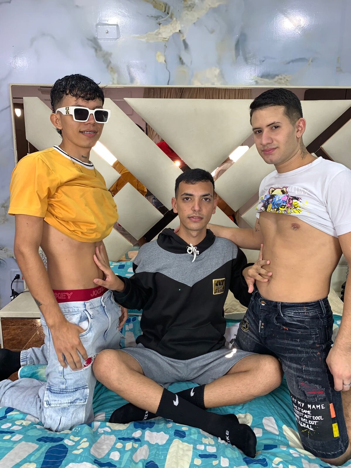 BOYS_TEENTHREE