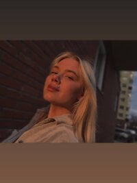 Caroline_Wood's Offline Chat Room
