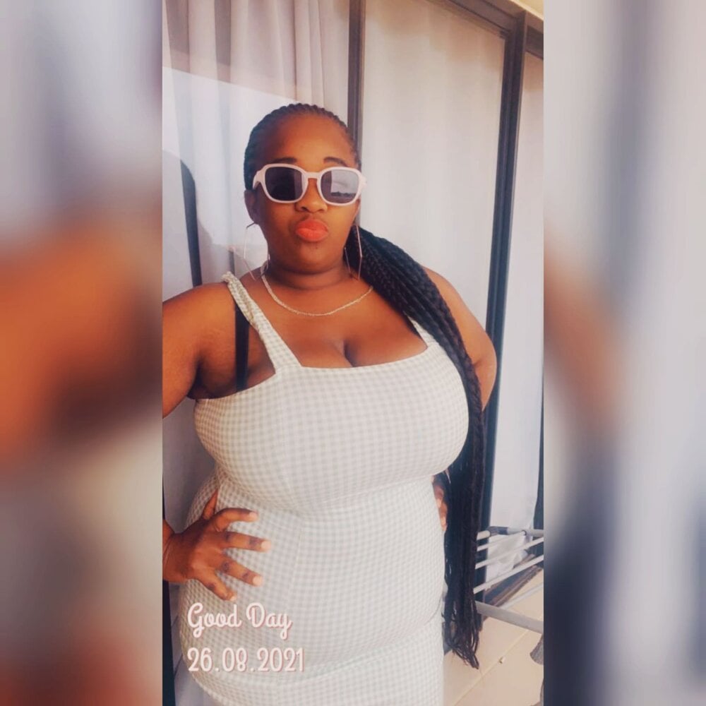 Live sex webcam photo for BigMassiveTits #290219809