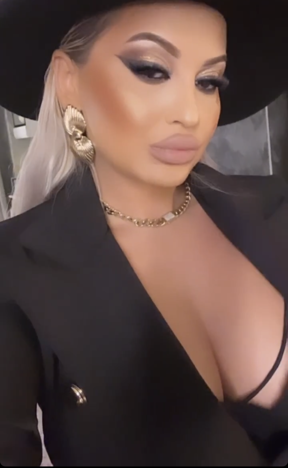 Live sex webcam photo for LovelyBlondyxx #290311492