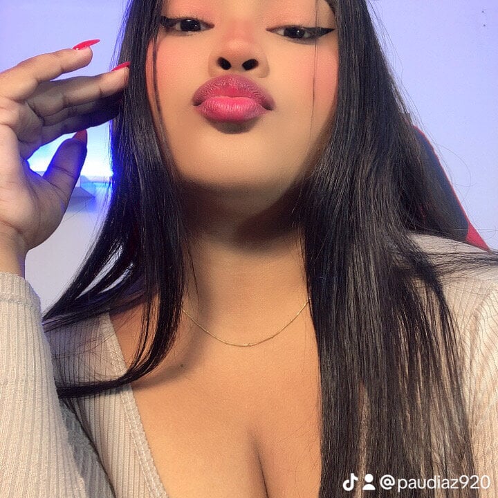 Marce_777 live cam model at StripChat