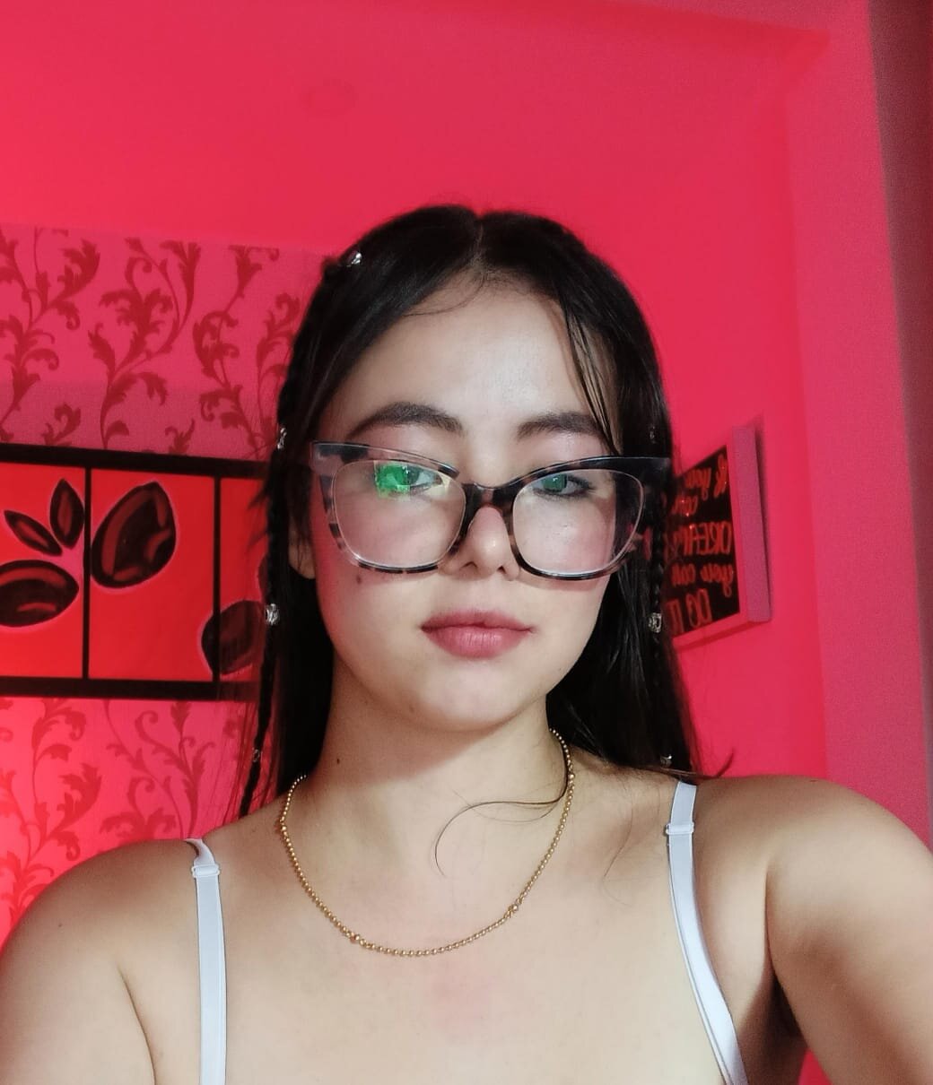 nikolle_huyt