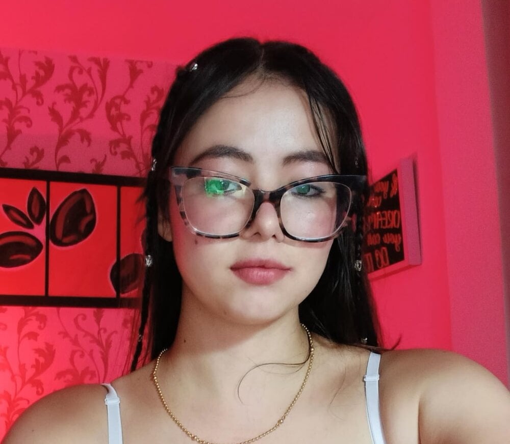 nikolle_huyt profile