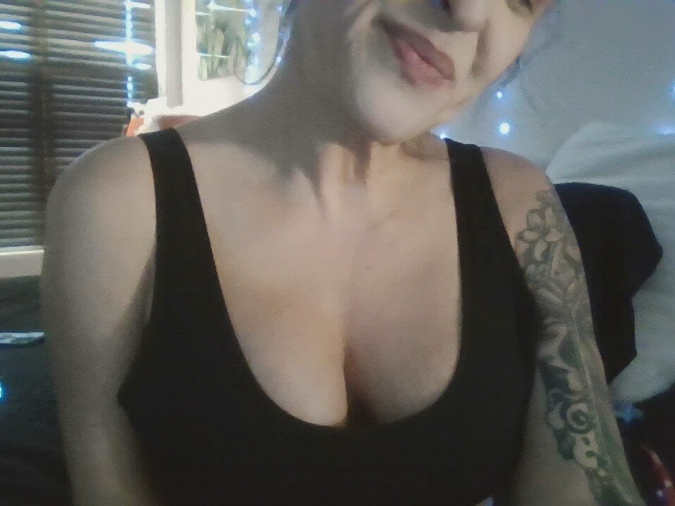 mona_lotts from stripchat