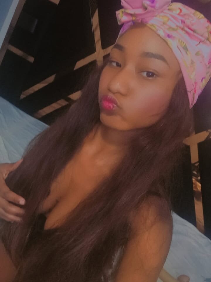 elivecams.com litte_ebonyx livesex profile in spanish cams