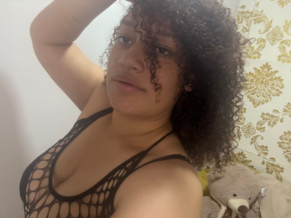 cam-performer.com keiry_m livesex profile in middle-of-nowhere cams