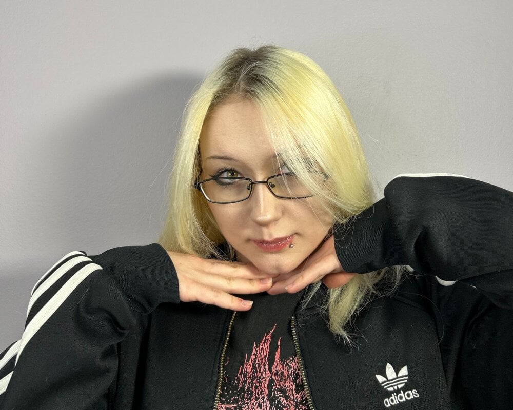 pornsexycams.com stellazeolla livesex profile in middle-eastern cams