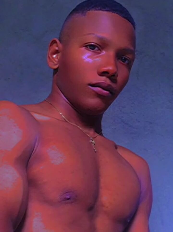 Morenito_vergon's Offline XXX Chat