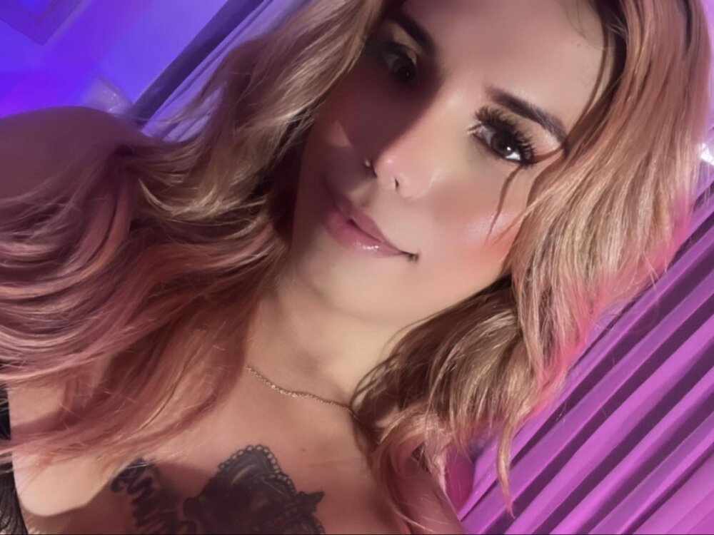 Live sex webcam photo for carson_robert_ #289992849