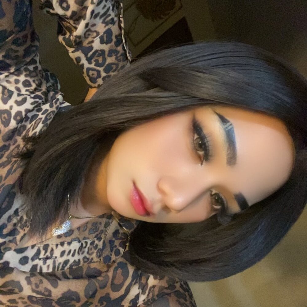 Queen_Mia_French profile