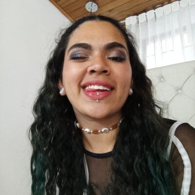 charlottee_blue from stripchat