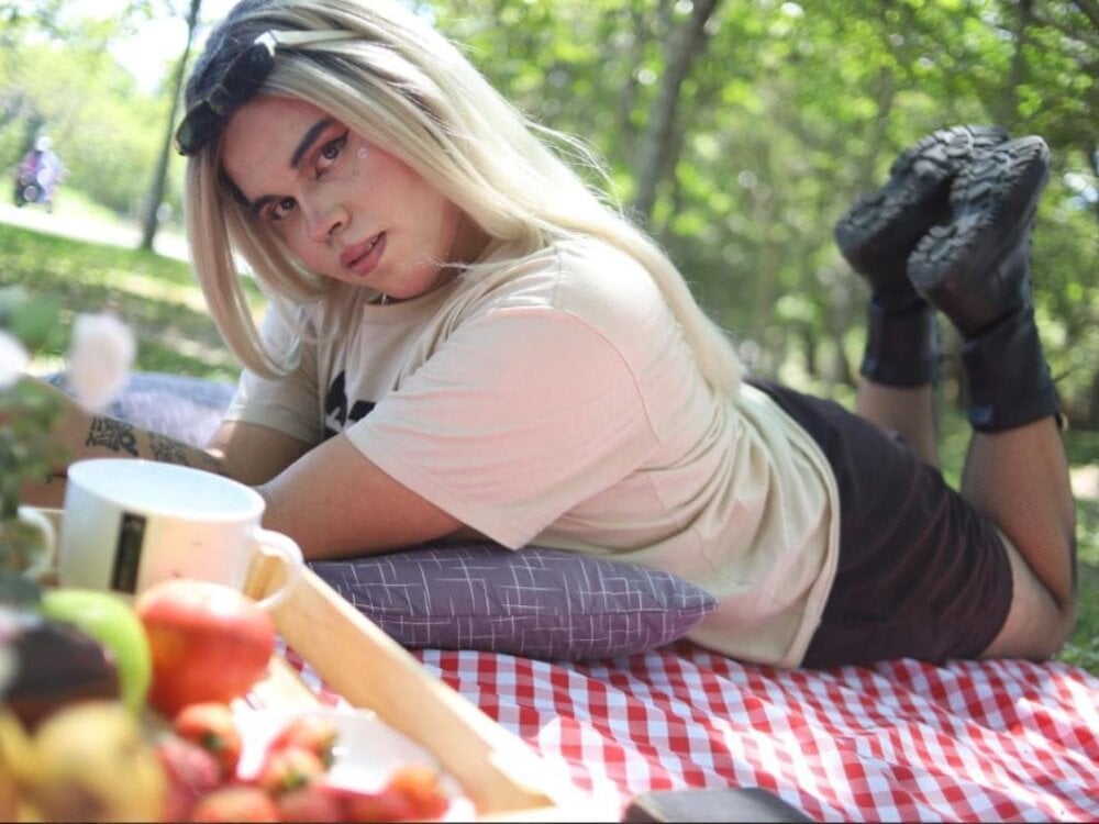 lady_evelynn from stripchat