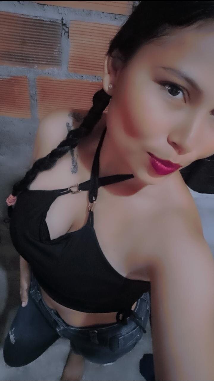 mia_kisess19
