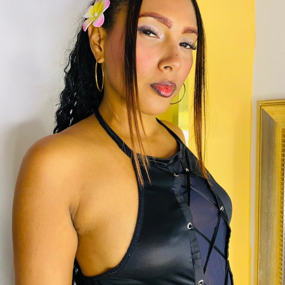 alina_chapman from stripchat