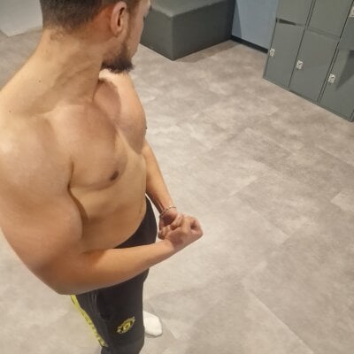 Bon_tt Male Smallaudience XXX Live Cam