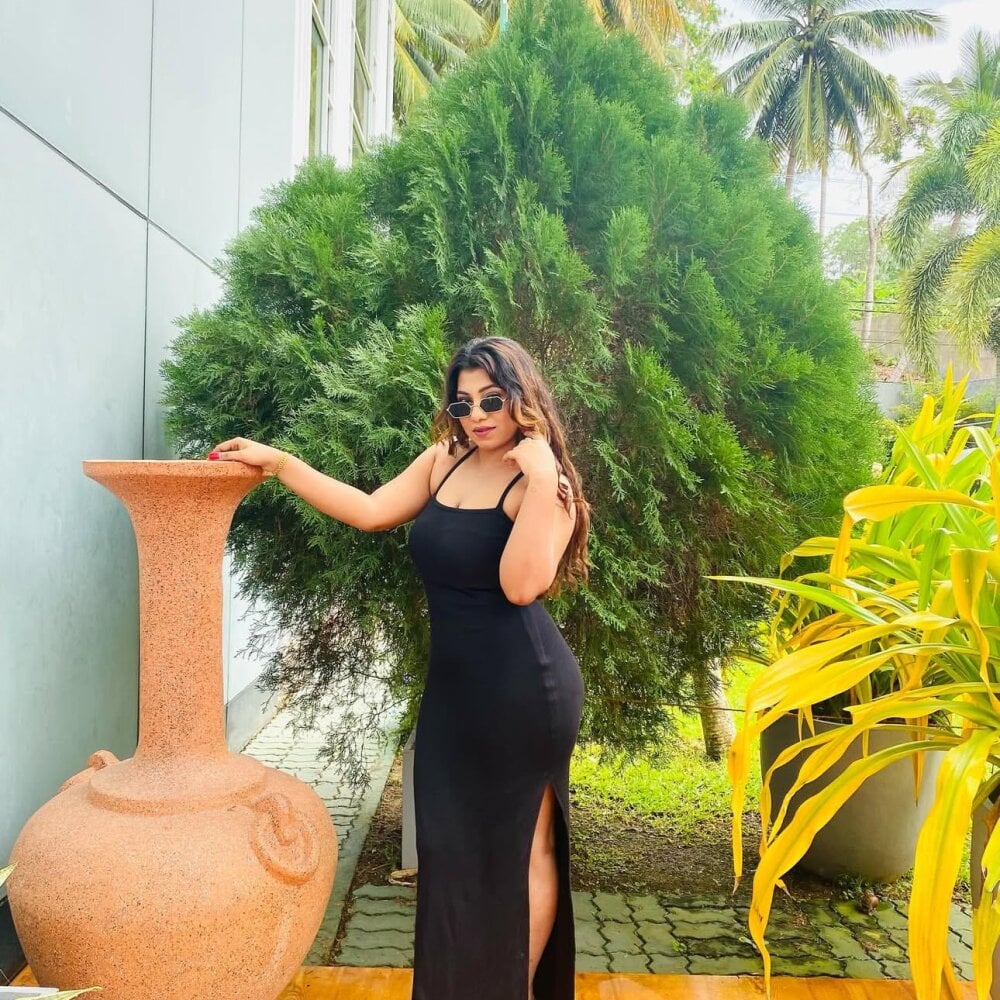 sexcityguide.com dushani livesex profile in hidden-sand-village-us cams