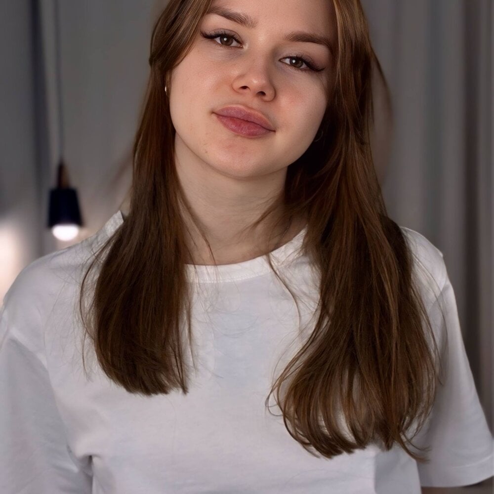 watchgirlcam.com juliennehauptman livesex profile in somewhere-in-the-heaven cams