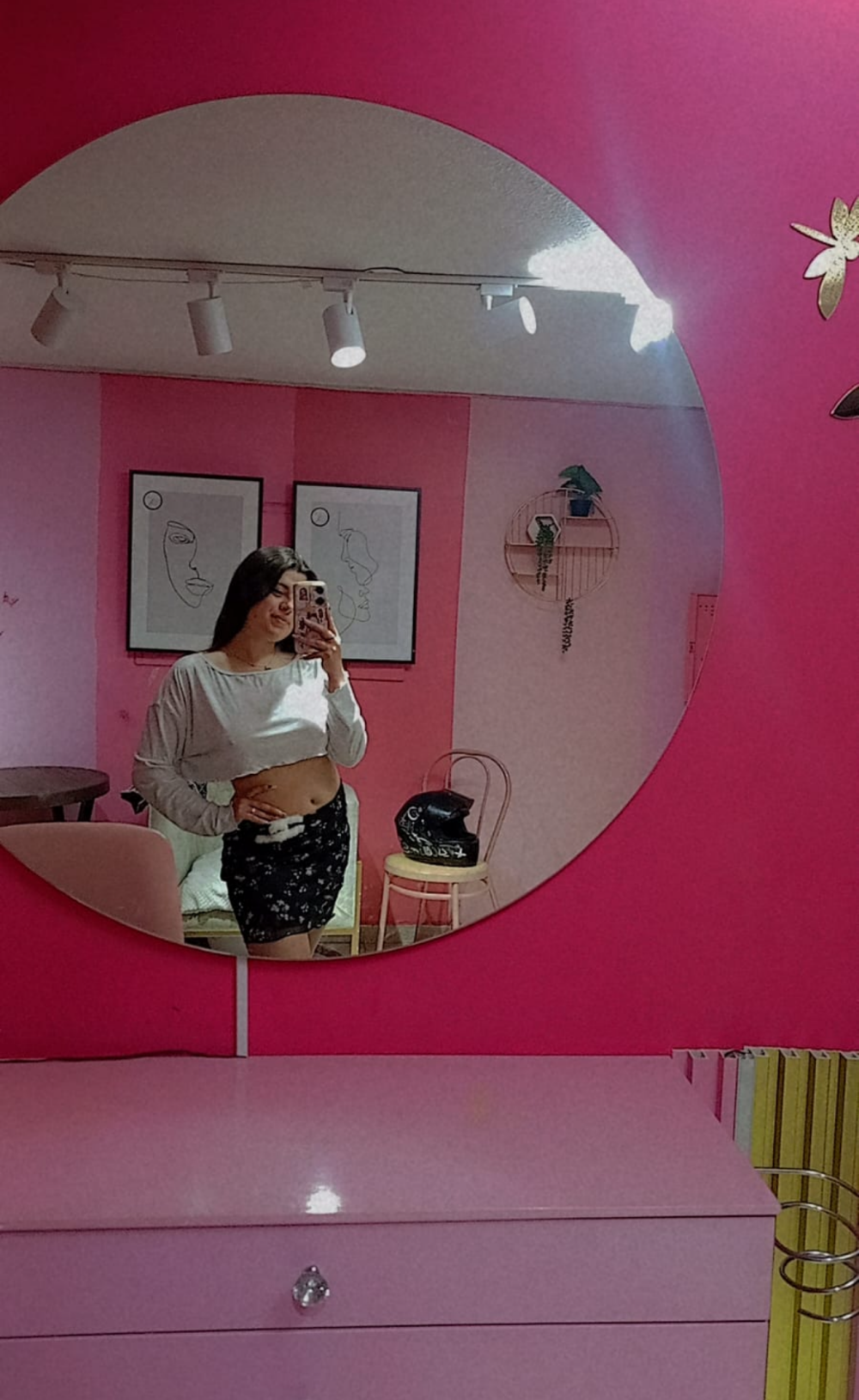 pornos.live scarletts_boobs livesex profile in white cams