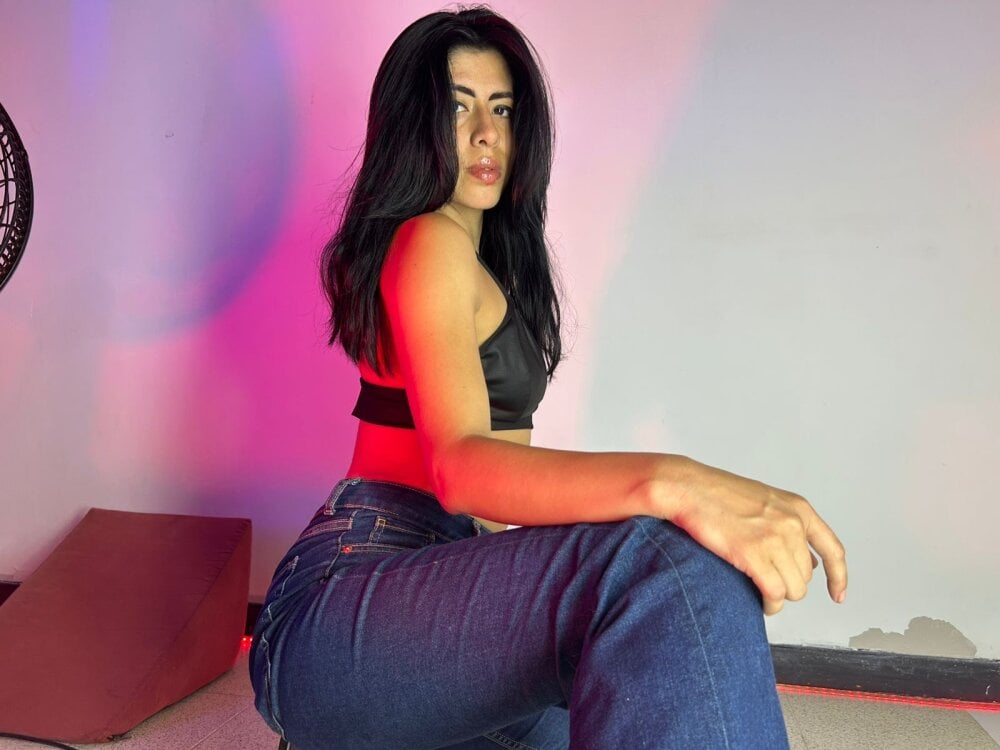 stripchat camilabanxxx webcam profile pic via cheapadultsexcams.com