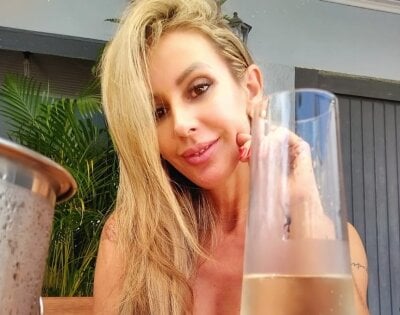 carolinesampaio on StripChat