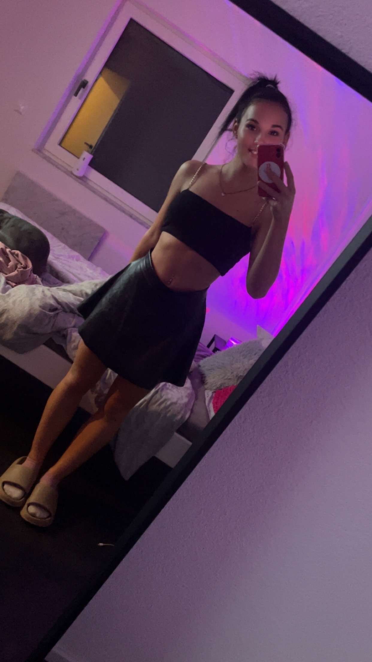 HOT_TEENS